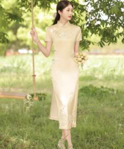 Qipao|Beige embroidered plain cheongsam