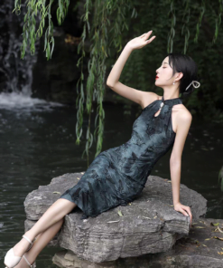 Qipao|Flocked halterneck slim stand-up collar cheongsam