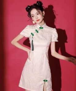 Qipao|Green buttons and white national style cheongsam